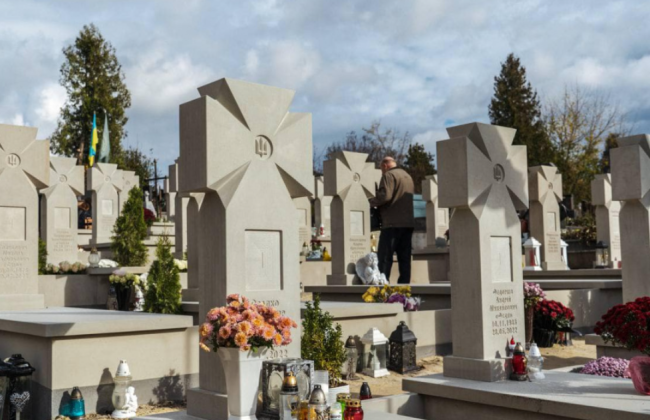 Апеляційний суд визнав право встановлювати однакові пам’ятники військовим на Пантеоні Героїв у Тернополі