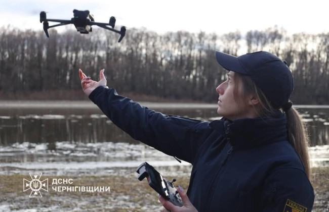 На Черниговщине продолжаются поиски пропавшего в водоеме мальчика