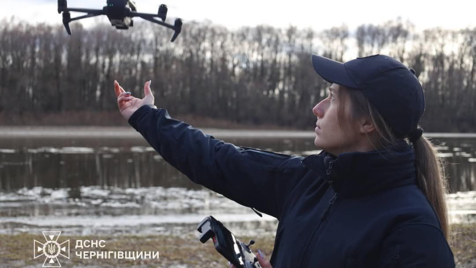 На Чернігівщині тривають пошуки зниклого у водоймі хлопчика