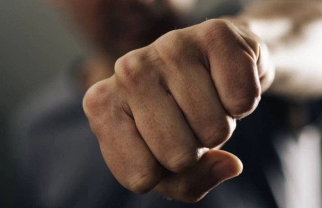 В Кременчуге двое мужчин избили и ограбили экс-военного