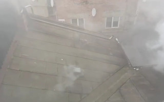 В центре Ужгорода произошел пожар в ресторане, дым накрыл всю улицу – видео