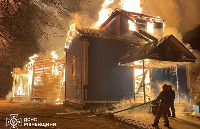 В Ровенской области пожар уничтожил 150-летнюю церковь, фото и видео