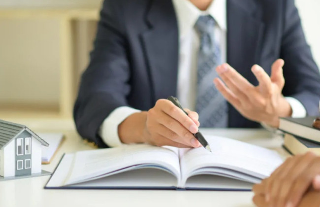 Может ли государственный регистратор отказать, если в документах отсутствует жилая площадь объекта недвижимости