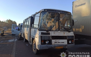 Під Житомиром зіткнулися два автобуси та маршрутка, є постраждалі