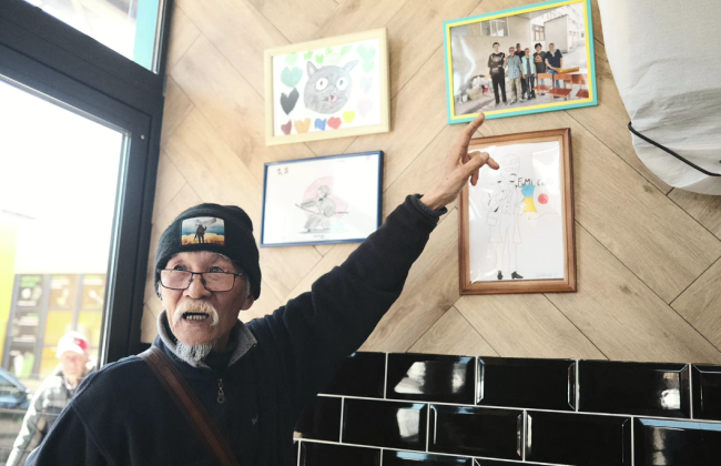 Японскому волонтеру Цучико, который бесплатно кормит харьковчан, дадут разрешение на пребывание в Украине