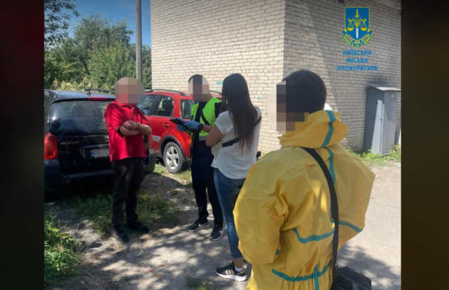 У Києві судитимуть чоловіка, який місяцями труїв жінку, з якою прожив більше 20 років, заради її грошей та авто