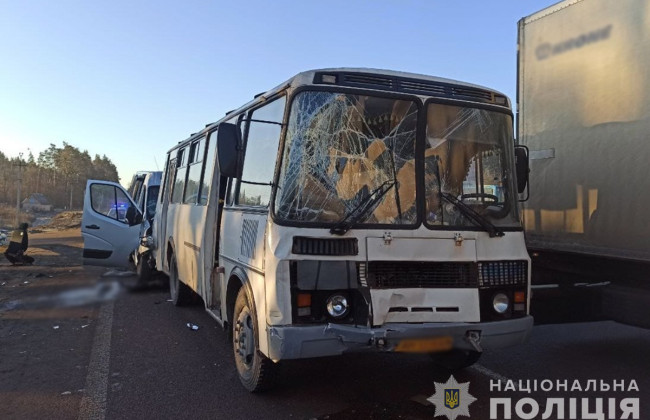Под Житомиром столкнулись два автобуса и маршрутка, есть пострадавшие