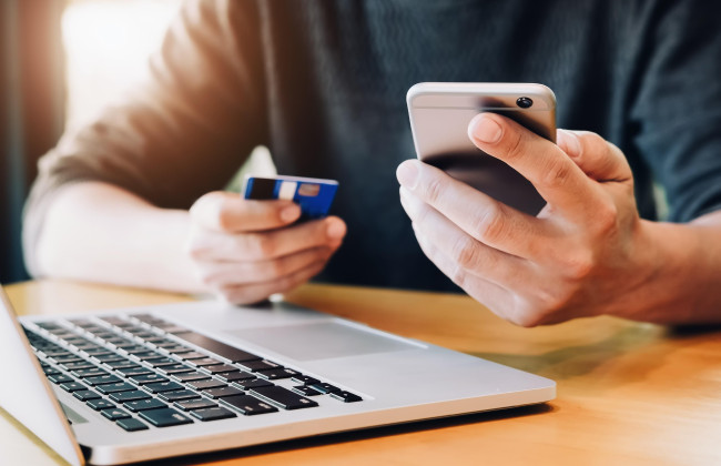 На Днепропетровщине мужчина воровал деньги у 67-летней матери пропавшего военного — он присвоил 870 тысяч гривен