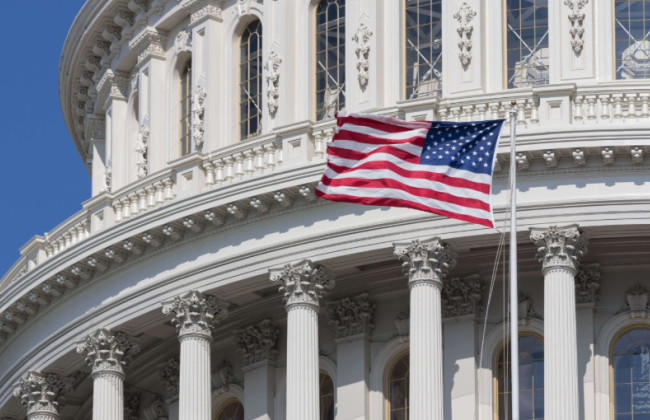 Дональд Трамп скасував для федеральних чиновників США дистанційну роботу і повернув можливість звільнення за неефективність