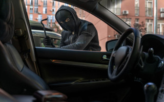 В Киеве, пока автомобиль проходил техосмотр на СТО, его обокрали