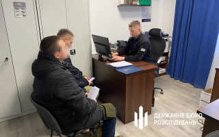 Збитків на понад 777 тисяч — на Рівненщині викрили командира роти, у якого заступниця не ходила на службу і отримувала «бойові»