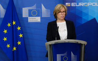 Руководитель Европола требует дать правоохранителям возможность читать зашифрованные сообщения в WhatsApp, Signal и других мессенджерах