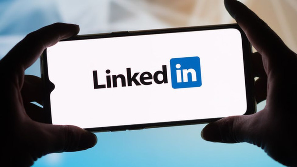 LinkedIn звинуватили у використанні приватних повідомлень користувачів для тренування штучного інтелекту