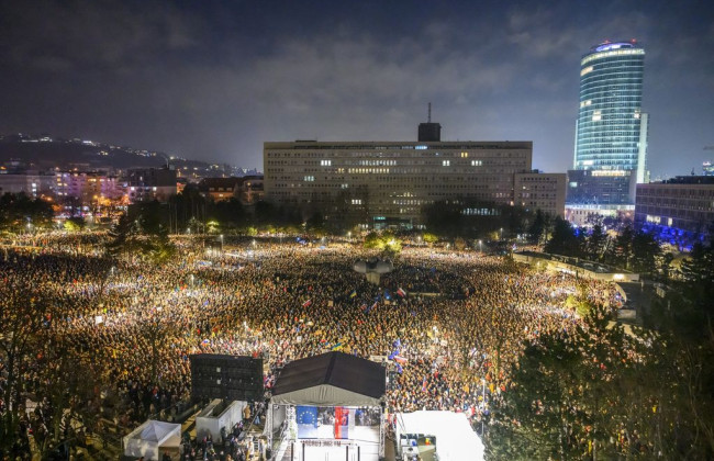 По всей Словакии граждане вышли на митинги против правительства Фицо