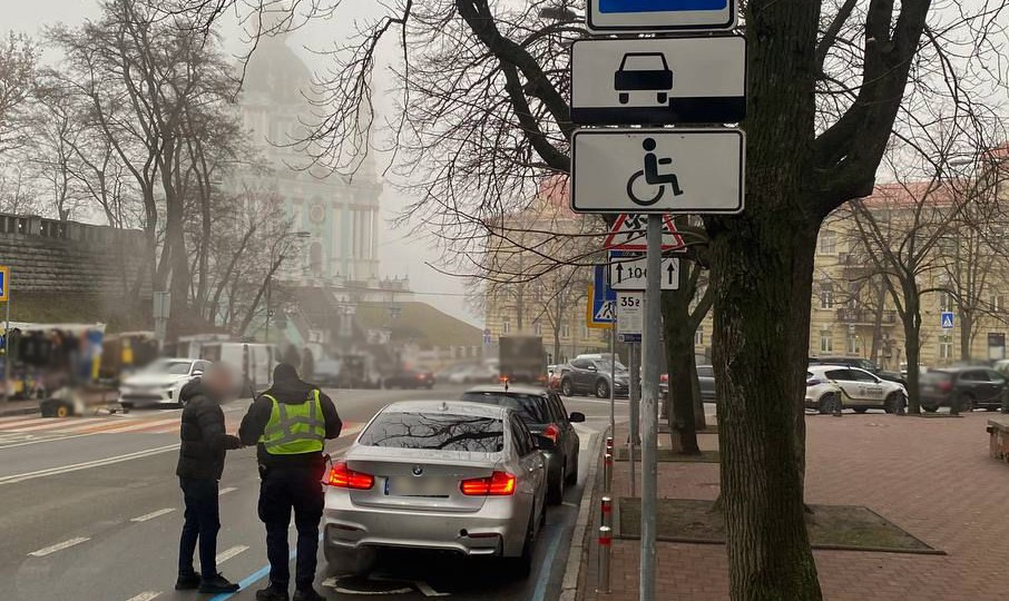 Муниципальным инспекторам в Киеве хотят разрешить составлять админпротоколы