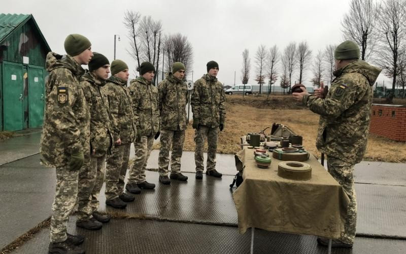 Те, студенты, которые откажутся проходить базовую военную подготовку в учебных заведениях, будут отчислены, — Минобороны