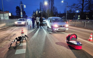На Рівненщині в ДТП загинув півторамісячний малюк — водій збив візок із дитиною, фото