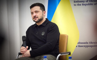 Владимир Зеленский заявил, что военная помощь от США не остановлена