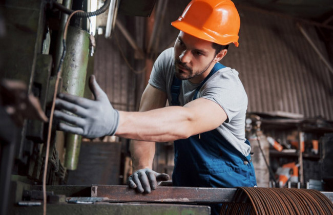 Засчитывается ли период простоя в стаж работы во вредных условиях — ответ Гоструда