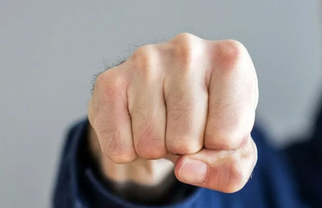 Мужчина, который избил подростка, обжаловал штраф и моральный ущерб в 15 тысяч гривен — чем все закончилось