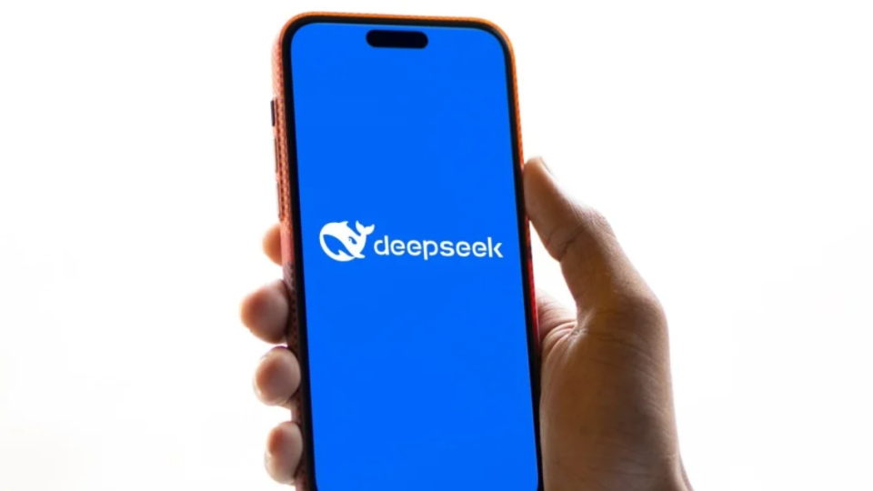 Китайський DeepSeek став найпопулярнішим застосунком зі штучним інтелектом у США, випередивши ChatGPT