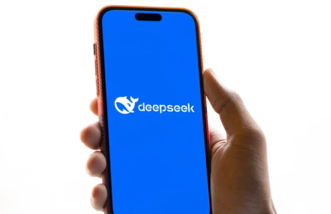 Китайский DeepSeek стал самым популярным приложением с искусственным интеллектом в США, опередив ChatGPT