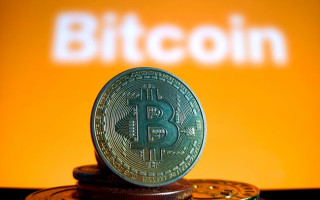 Биткойн опустился ниже $100 тысяч после указа Трампа о криптовалютах