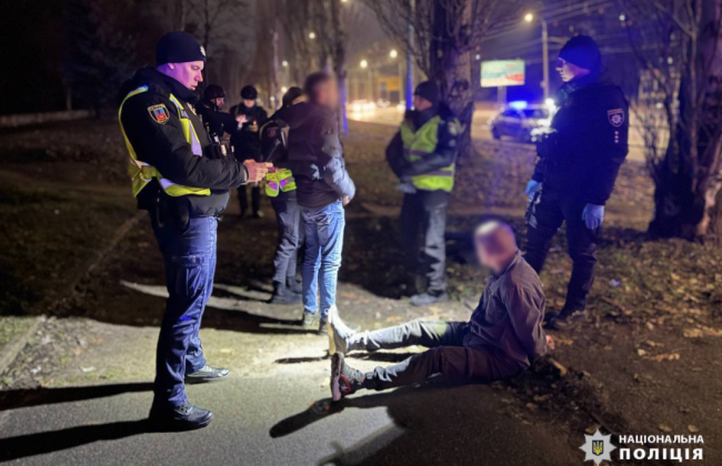 В Черкассах мужчина устроил стрельбу на остановке, чтобы разобраться в конфликте