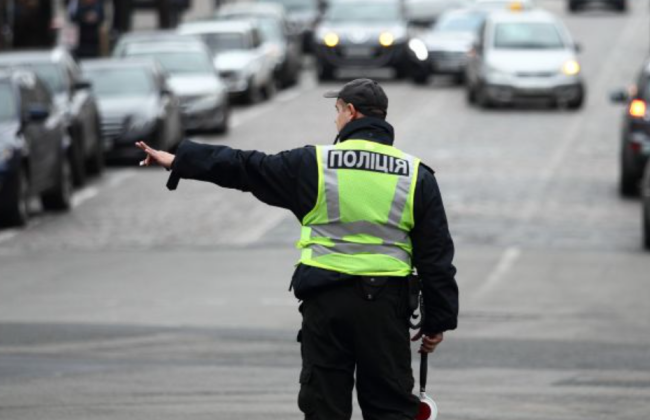 В Ровно оштрафовали водителя, который не остановился во время минуты молчания