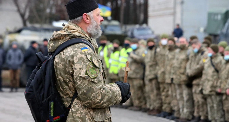 Правительство увеличило срок заключения контракта для военных капелланов