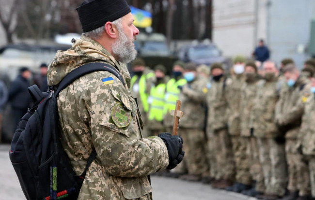 Уряд збільшив термін укладання контракту для військових капеланів