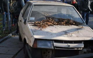 В Киеве думают, как убрать с улиц брошенные автомобили, которые стоят годами