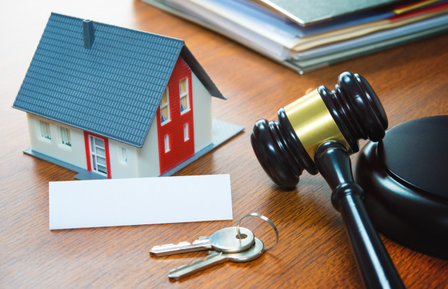 Суд отказал владелице дома признать зарегистрированного в нем мужчину потерявшим право пользования жильем — детали дела