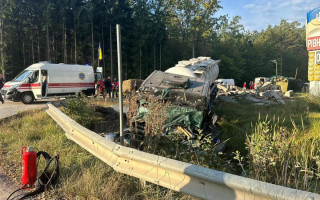 На Рівненщині водій вантажівки спричинив смертельну ДТП на блокпості