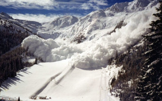 У Карпатах очікують лавини – туристів закликали утриматися від прогулянок в горах