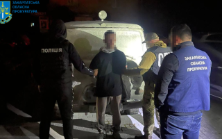 На Закарпатье будут судить мужчину, который за деньги поджигал автомобили военных и волонтеров
