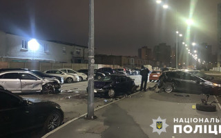 В Киеве водитель протаранил семь припаркованных автомобилей во время комендантского часа