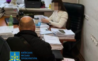Чиновнику Подольской РГА сообщено о подозрении в переплате за двери и окна для многоэтажки