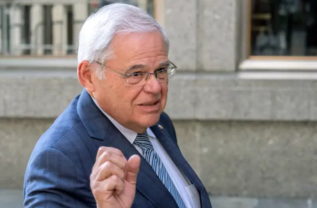 Одного из самых влиятельных демократов в США Боба Менендеса приговорили к 11 годам за коррупцию