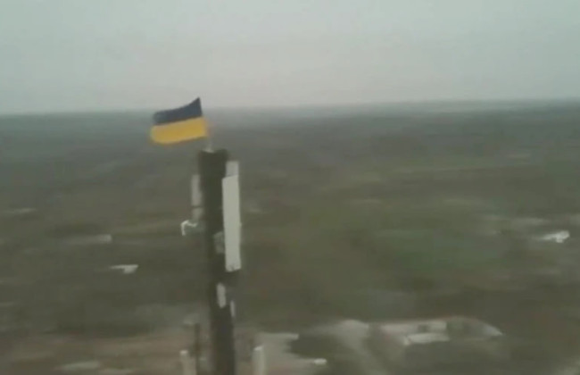 Украинский флаг взвился над позициями врага в Донецкой области