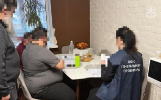 На Київщині викрили адвоката, який незаконно отримав логін і пароль судді райсуду та «зливав» дані з ЄДРСР
