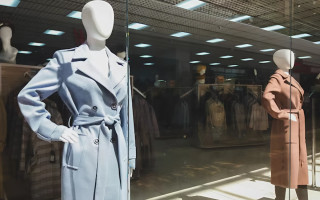 В Киеве женщина украла плащ из магазина в подземном переходе, потому что ей было холодно, — как ее наказал суд