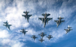 Нидерланды готовят украинцев на должности руководителей экипажа F-16
