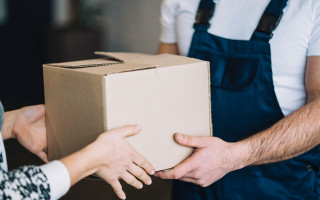 Как оформить возврат, если покупатель отказался от товара, отправленного службой доставки