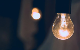 Из-за ракетной атаки РФ в ряде областей Украины ввели аварийные отключения света