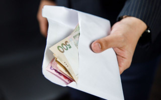 Несвоевременная выплата зарплаты в условиях военного положения — несет ли ответственность работодатель