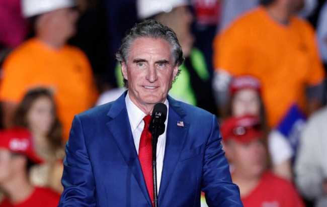 Сенат утвердил Дага Бергама на пост министра внутренних дел США