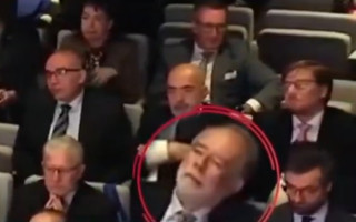 В Іспанії звільнили посла в Бельгії через відео, де він заснув під час промови міністра