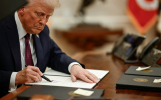 Дональд Трамп ввел тарифы на импорт из Канады, Мексики и Китая