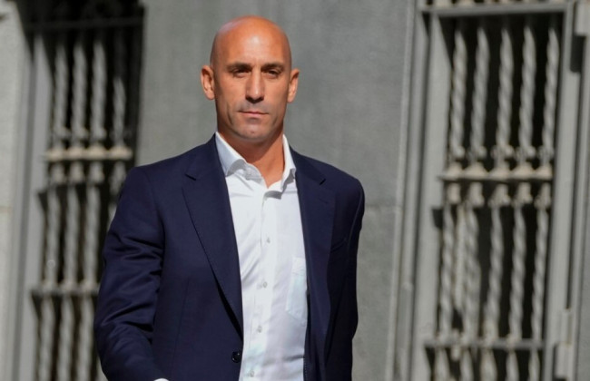 Бывшего главного тренера испанского футбола судят за поцелуй на чемпионате мира